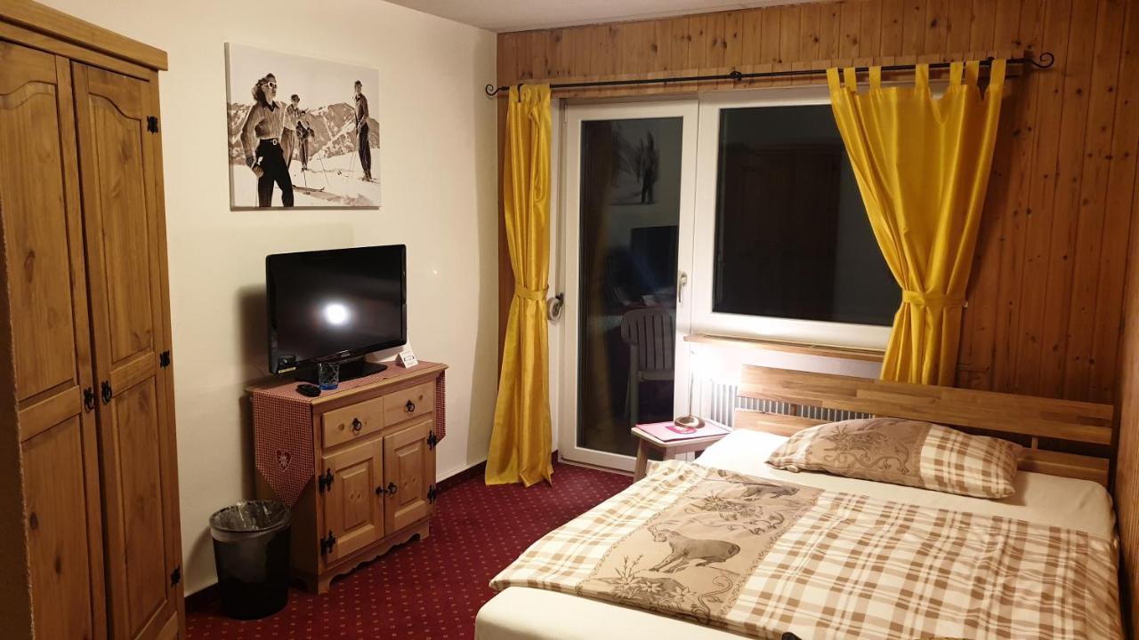 Hotel Mira Tujetsch Bagian luar foto